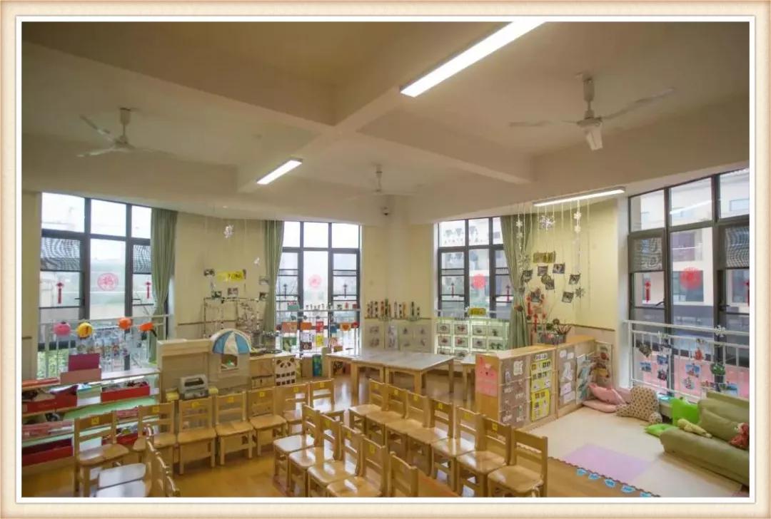 小班寒冷的冬天主题美工区域投放,小班主题我喜欢夏天环境创设要求