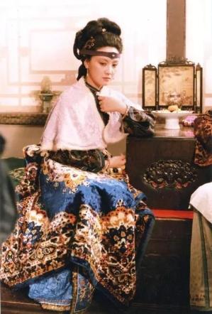 王熙凤和薛宝钗什么关系,王熙凤与薛宝钗的性格区别