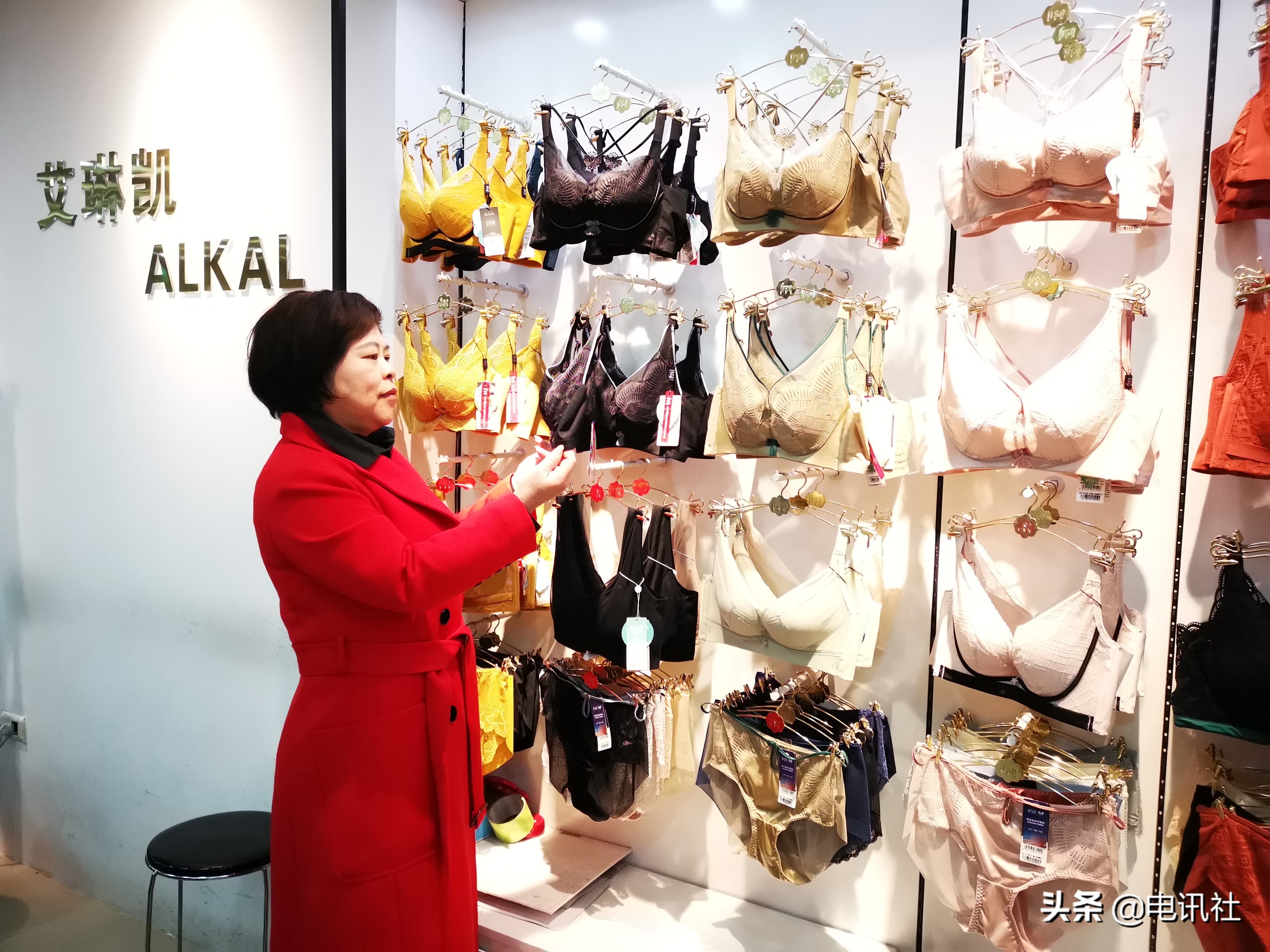 敢想敢做敢闯,九堡商贸中心内衣前浪大姐陈爱玲点滴诠释温商精神