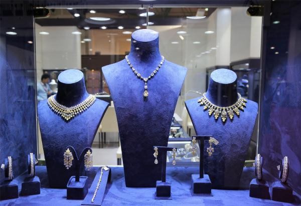 科威特人慷慨大方，首富财产更惊人，Gucci也来这里开高级珠宝店
