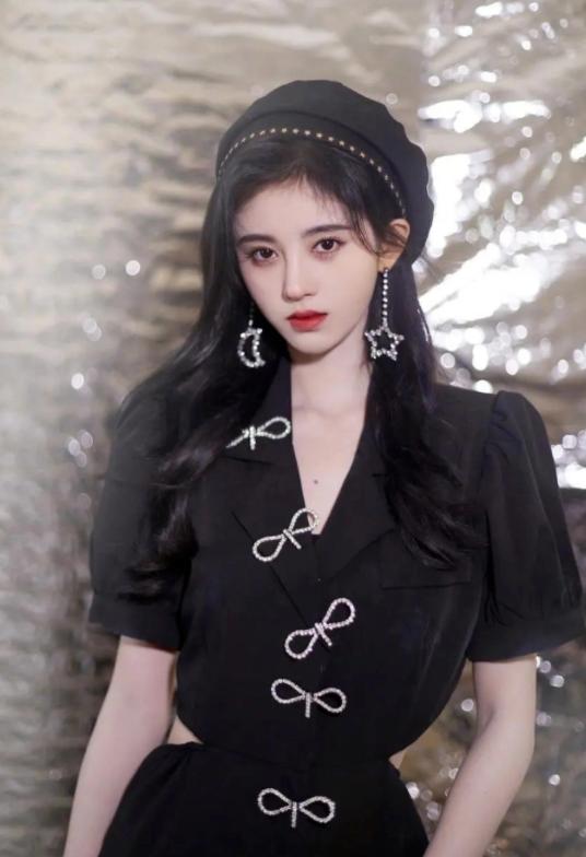 鞠婧祎说在淘宝买衣服,鞠婧祎穿的衣服是假货吗