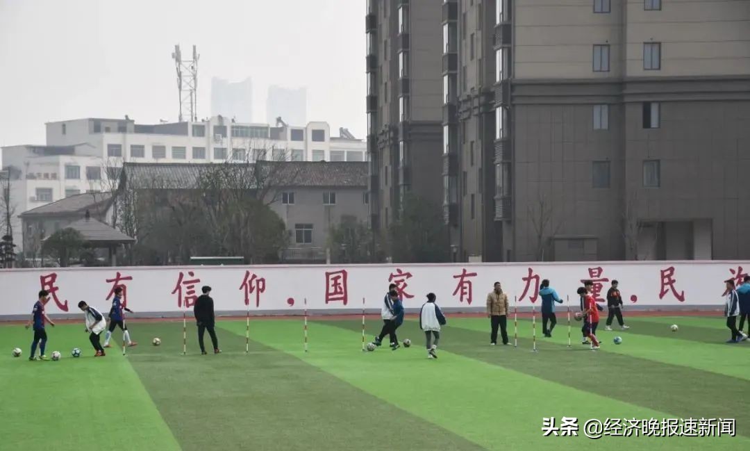 江西省普通高*特中**色学校评估组专家在临川三中开展评估活动