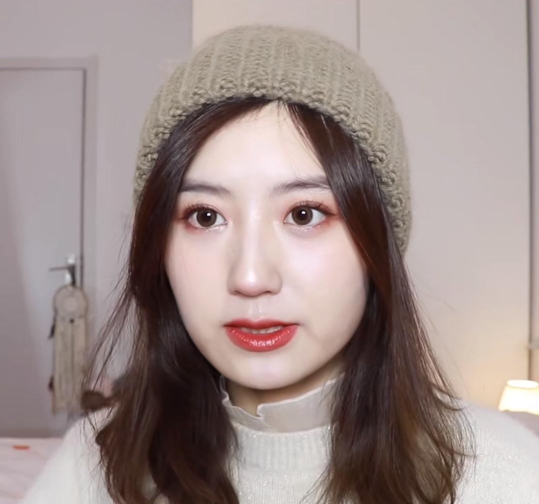 妈妈帽子大脸专用显脸小,棒球帽白色和黑色帽子哪个显脸小