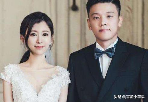 中国男足太太团完整版,中国男足出征带太太团