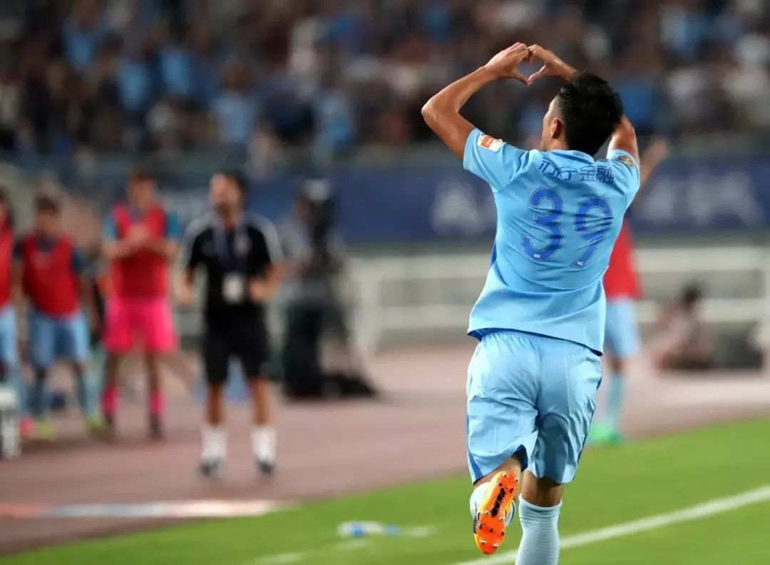 杨博宇大连谢场,江苏苏宁球员杨博宇