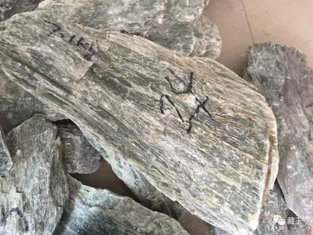 猫眼和田玉有收藏价值吗,和田玉粉青猫眼佛公值钱吗