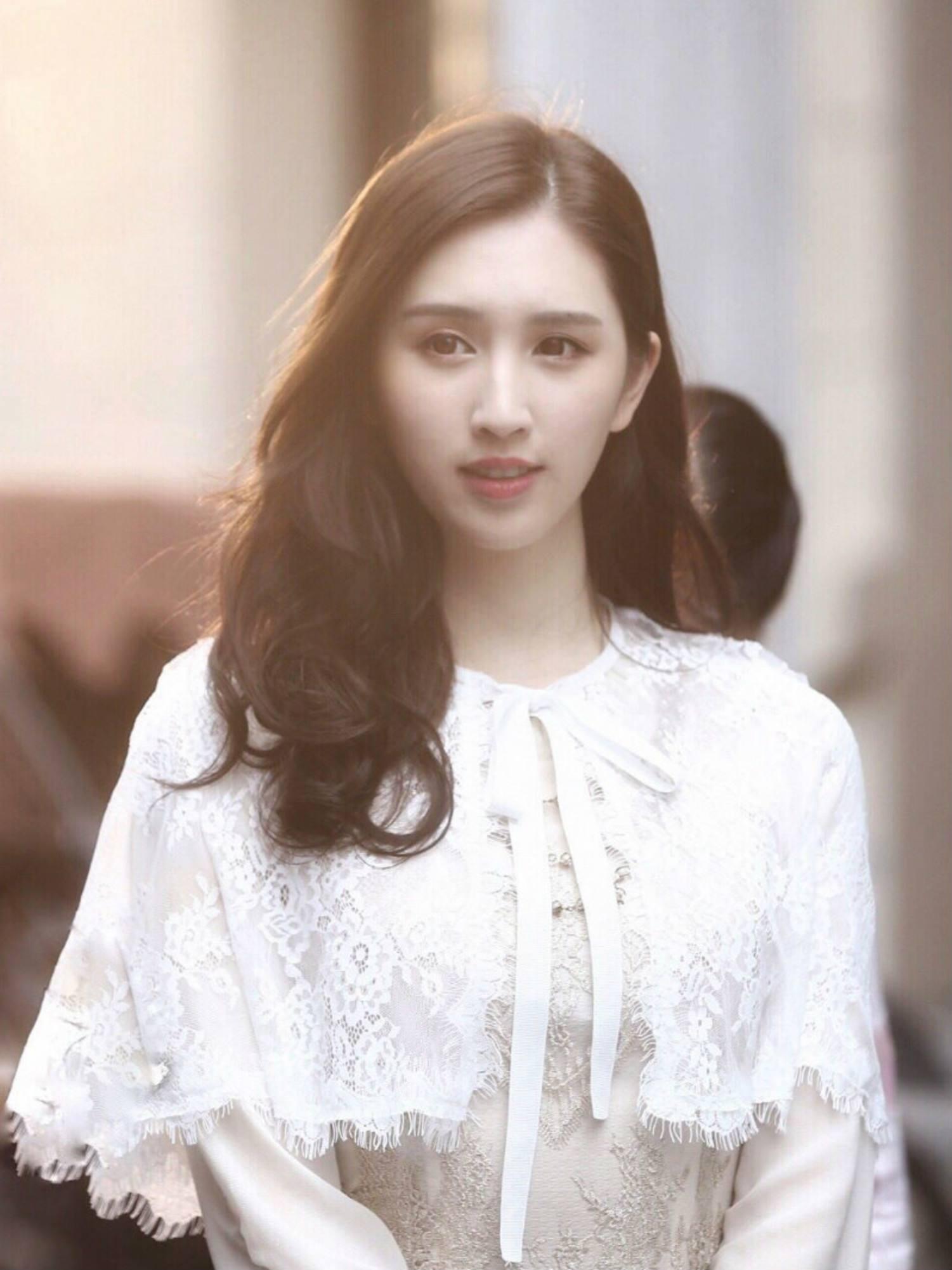 亲爸将她“推给”富豪赚钱还债，3年“爷孙恋”分手后，现状唏嘘