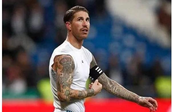 fm战术理念防守反击,fm足球战术