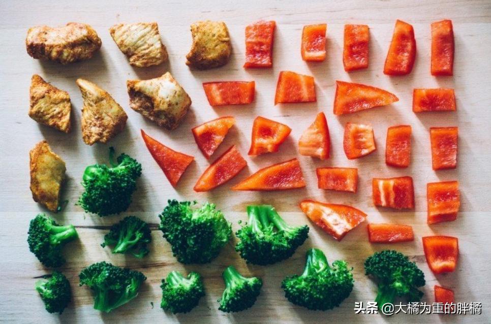 猫咪冬天要吃热的食物吗,如何解决猫咪冬季喝水问题