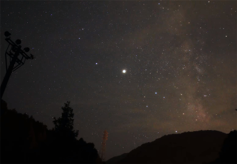 80后小伙回荒废10年农村大学,80后小伙回荒废十年的农村大学