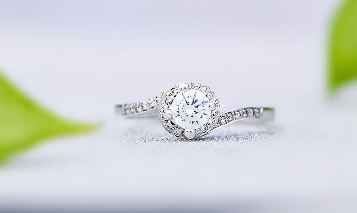 奢侈品牌钻戒和普通品牌钻戒区别,买哪个牌子钻戒比较好又实惠