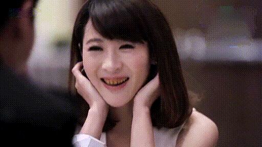 为什么有些人说话要捂嘴,捂着嘴说话的人是什么心理