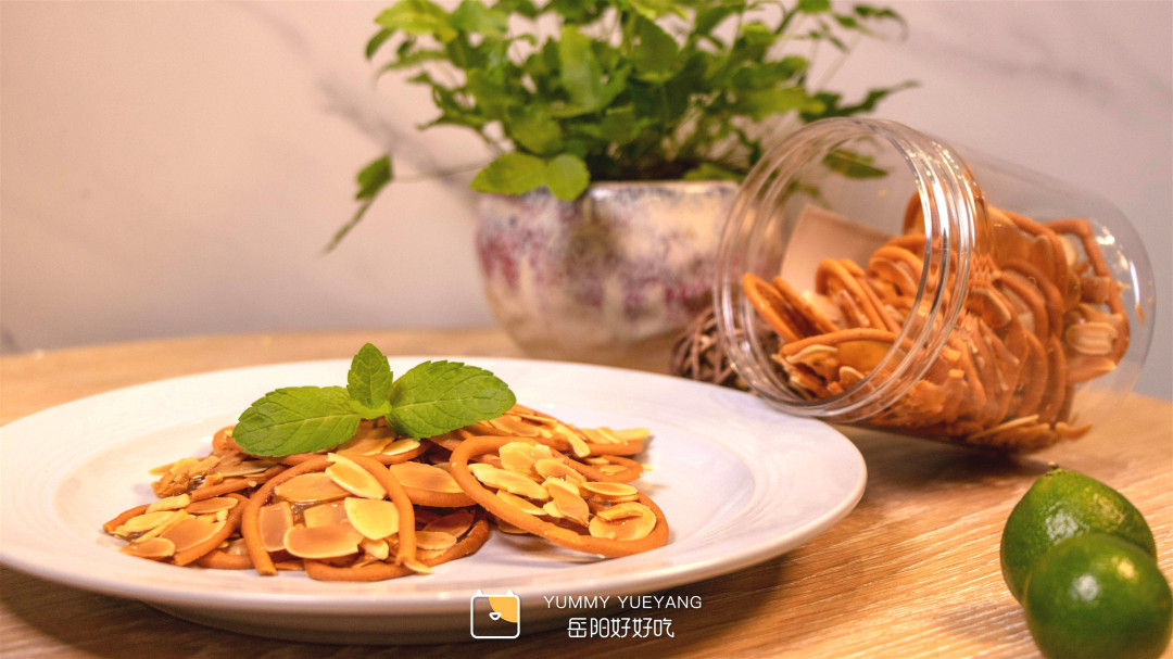 不限量的千层蛋糕全城狂送，挑战岳阳本土烘焙霸权的小苹果来啦