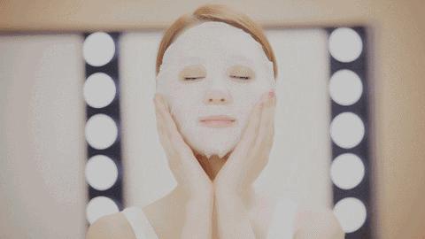 女人到底该不该敷面膜,女人过了25要吃什么保养品