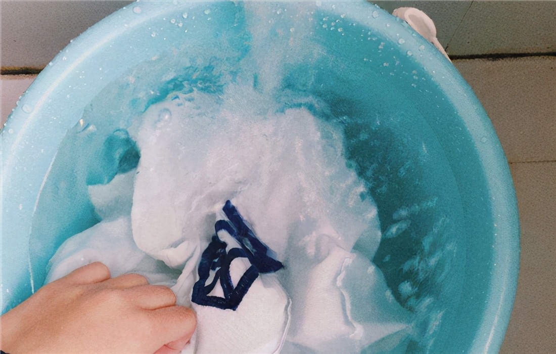 西瓜水弄在衣服上怎么清洗,西瓜水弄到衣服上怎么洗