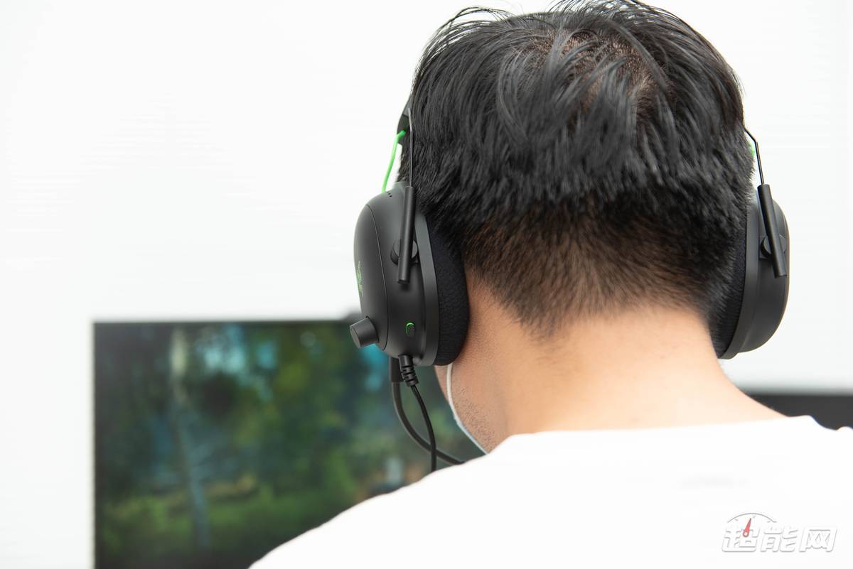 雷蛇旋风黑鲨v2x和v2pro有什么区别,雷蛇耳机旋风黑鲨v2玩吃鸡