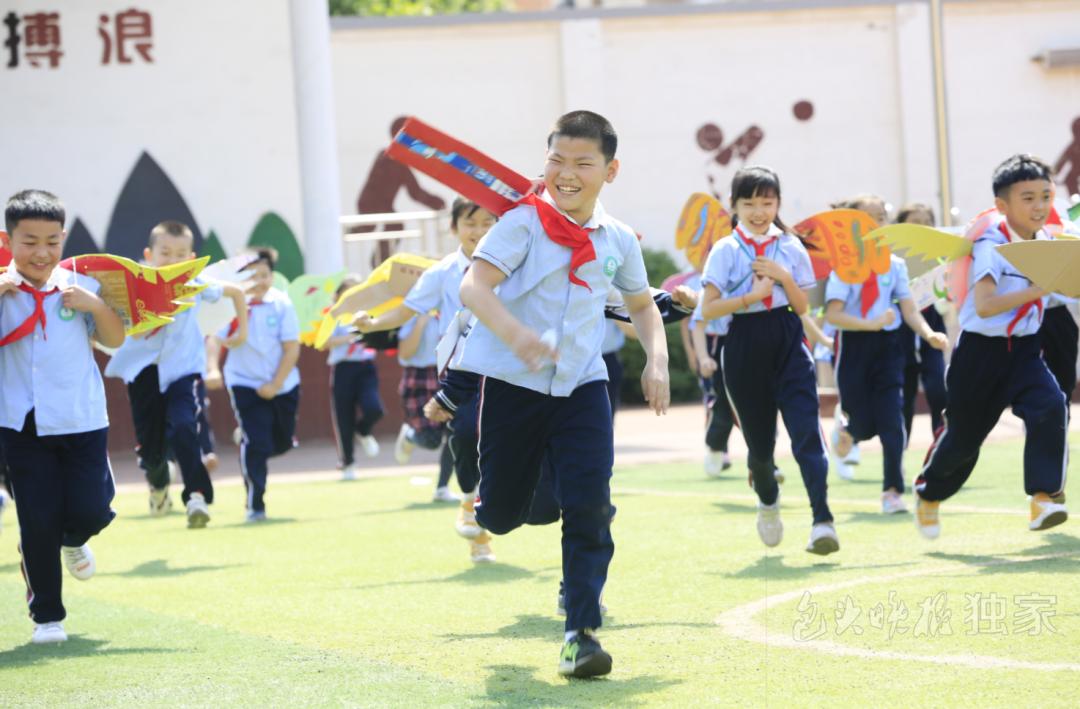 小孩上课搞笑视频笑喷了奶牛,小孩上课搞笑视频笑喷