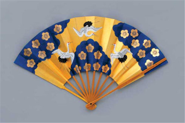 从纳凉工具到 “贵族标配”,日本折扇展示出哪些文化特色?