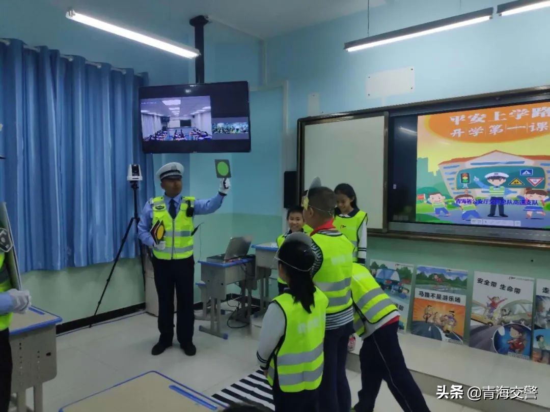高速交警进校园宣讲交通安全知识,交警叔叔进校园守护安全成长
