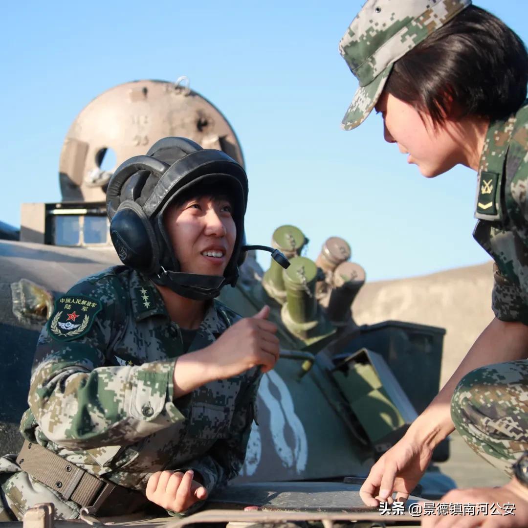 马和帕丽:“天山之花”,在铁甲洪流中绽放