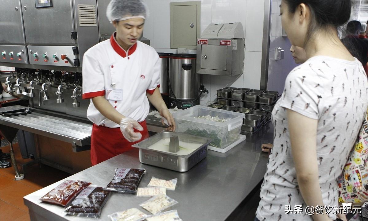 马来西亚海底捞工资待遇,月薪1w想去海底捞