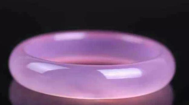 翡翠手镯基本知识大全,翡翠手镯的鉴赏方法和技巧