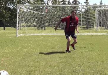 停球高空球,地滚球低平球高空球