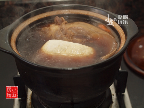 60岁做餐饮生意老板,60年秘制卤味