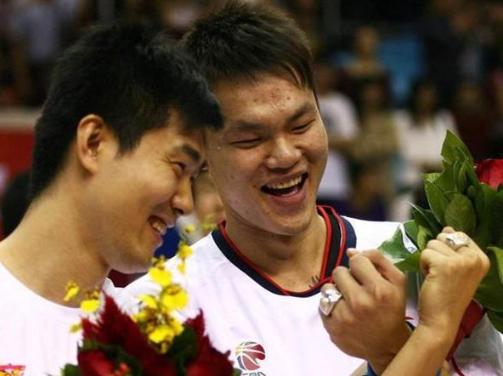 揭秘朱芳雨与现任妻子的恩爱秘密,朱芳雨三次婚姻