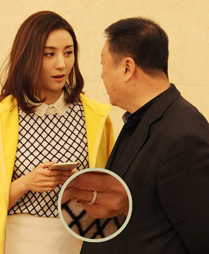 10位嫁给老大叔的女星,嫁给大爷的8位女星