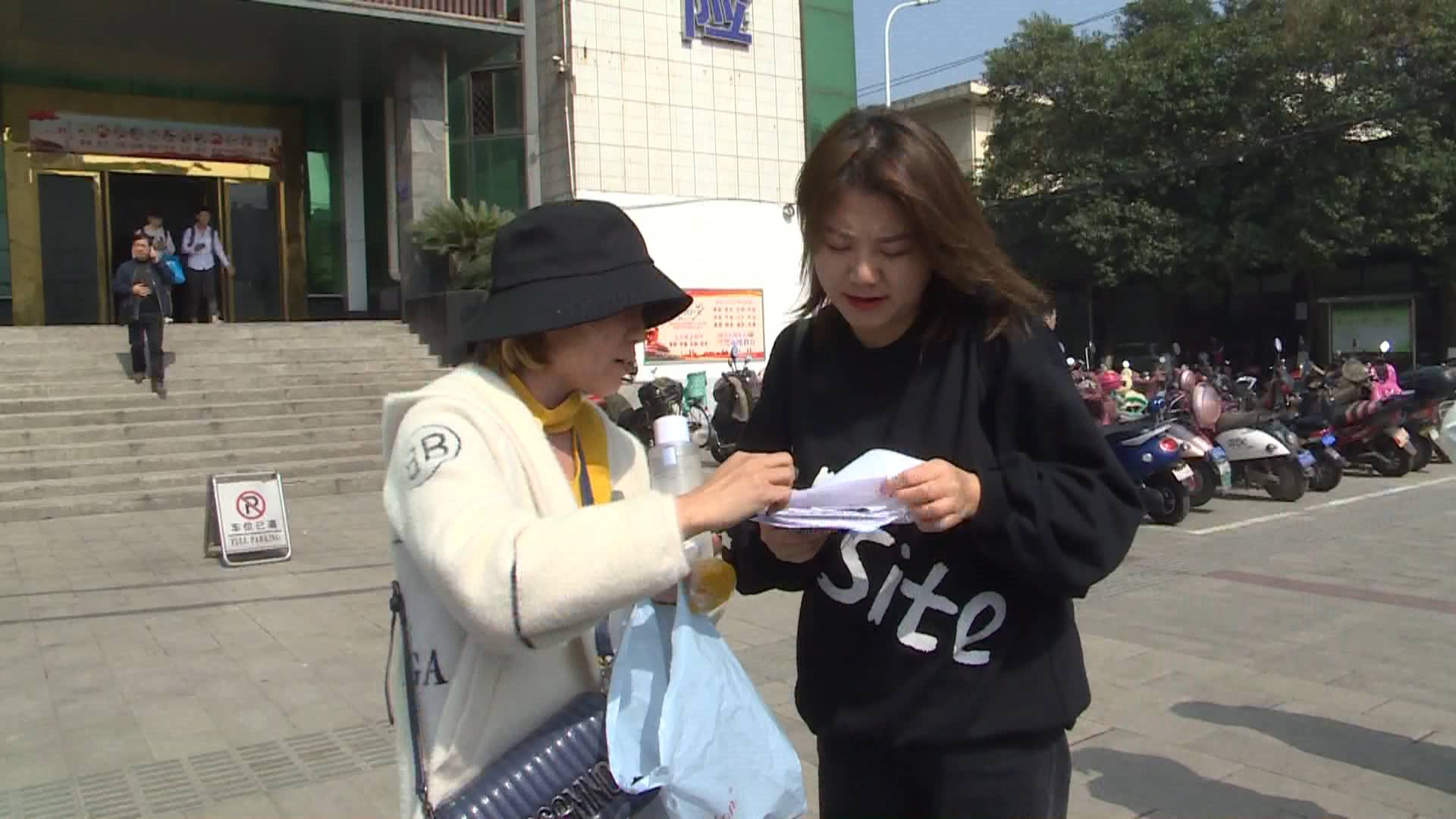 去美容院美容变毁容,女子面部毁容整容医生看不下去