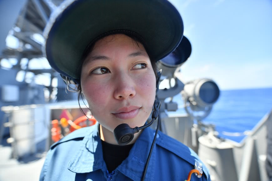 知名军事杂志改版，二次元萌妹登上封面