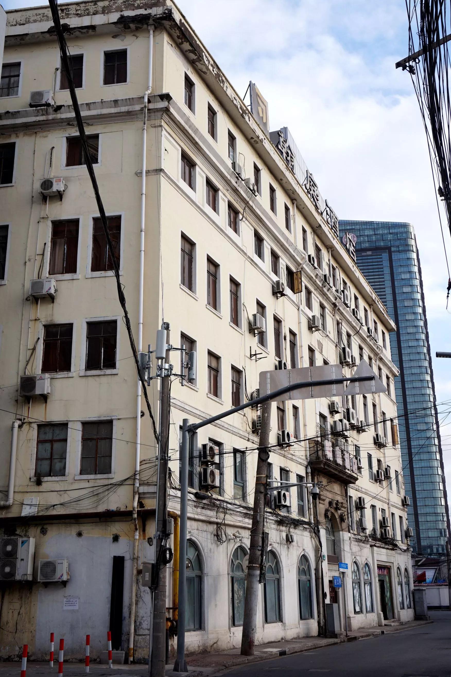 挥挥手不留痕迹,挥挥手不带走一粒尘土