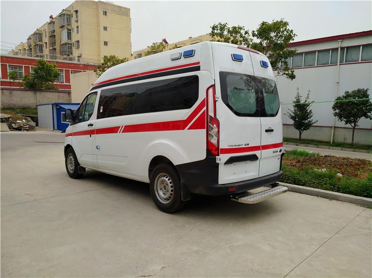 医护人员急救转运,医护尽心守卫危重患者得救