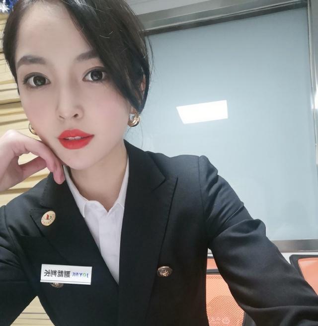 再见球迷丈夫,台球裁判女神重出江湖!她变得更有魅力了