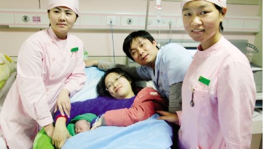 羊水破和见红哪个说明宝宝体质好,先破水还是先见红取决于什么