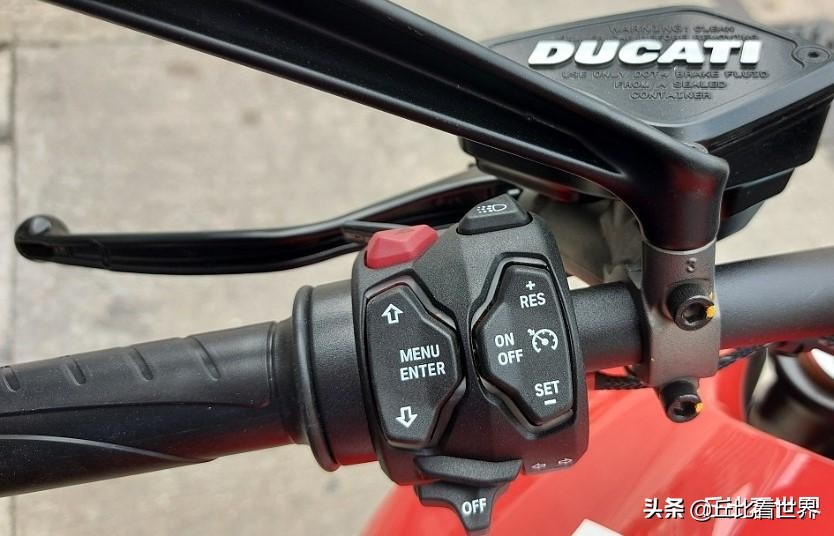 杜卡迪diavel1260和1260s的区别,杜卡迪1260s大魔鬼暗黑