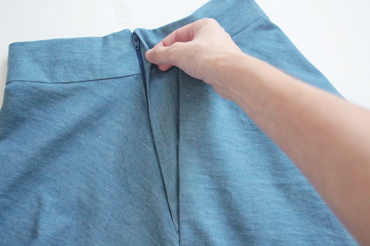 怎么把裙子后面的拉链改成绑带,裙子侧边怎么装拉链最简单方法