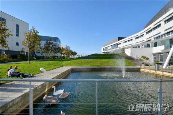 朴茨茅斯大学学费2024,朴茨茅斯大学相当于国内什么学校