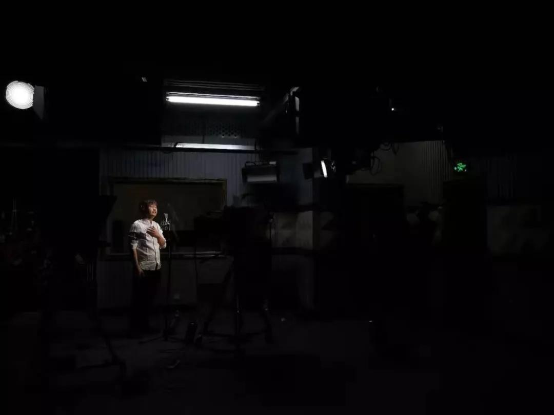 讴歌逆行者礼赞生命作文,众志成城礼赞最美逆行者