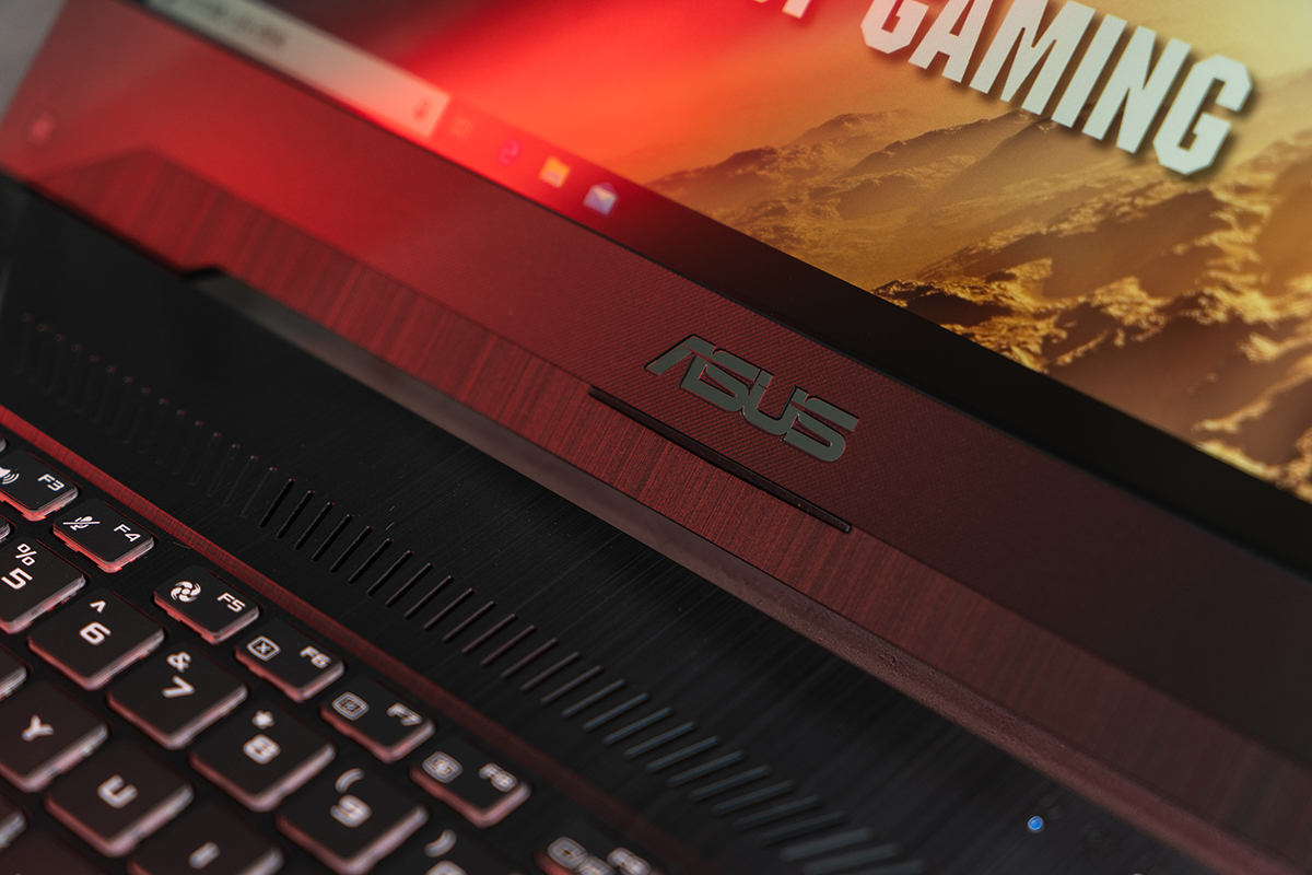 华硕的飞行堡垒7真的很差吗,打着上网课的名义玩游戏