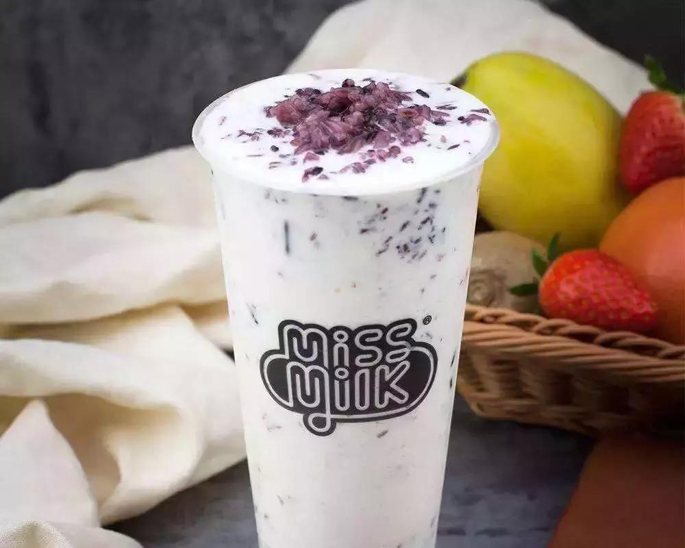 尝一口甜酸奶,尝一口酸奶