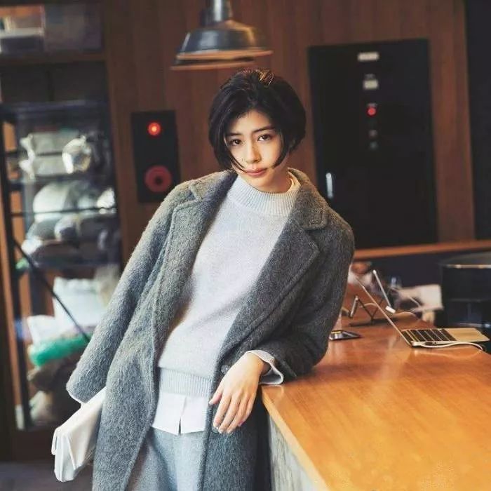 圆脸短发发型女2021流行发型日系,适合脸大圆脸的发型只剪不烫