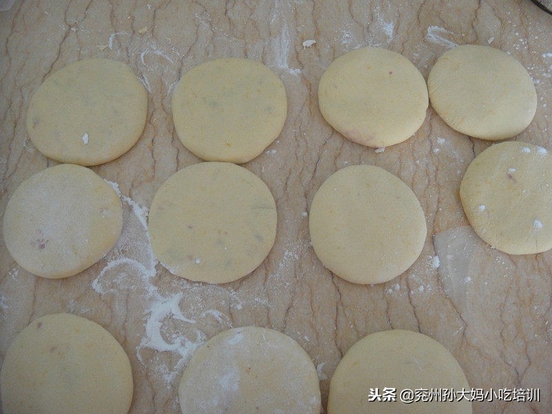 自家炸油条面的做法,家庭自制老面发面油条的做法