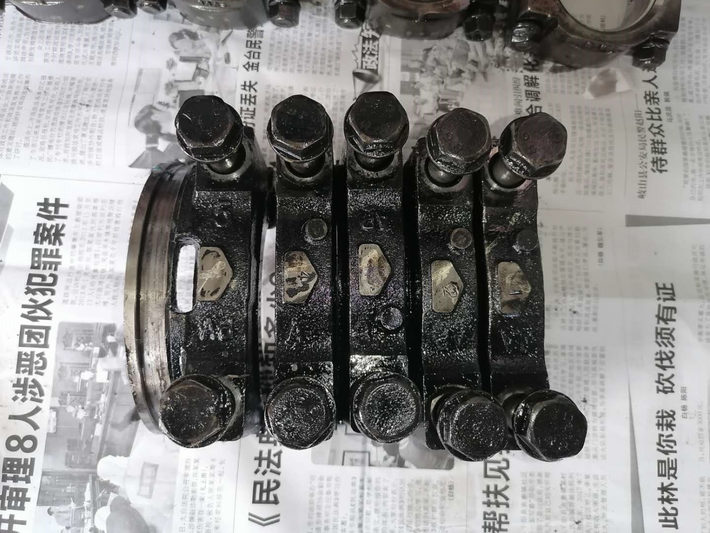 发动机冒白烟蓝烟烧机油,尾气大量冒蓝烟要不要大修发动机