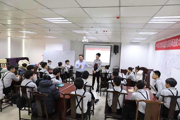 开火锅店需要哪些技巧,新手开火锅店注意事项和经营模式