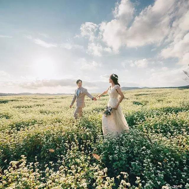 婚纱照就该这样拍才有大片的感觉,婚纱照小众风格这样拍也好看