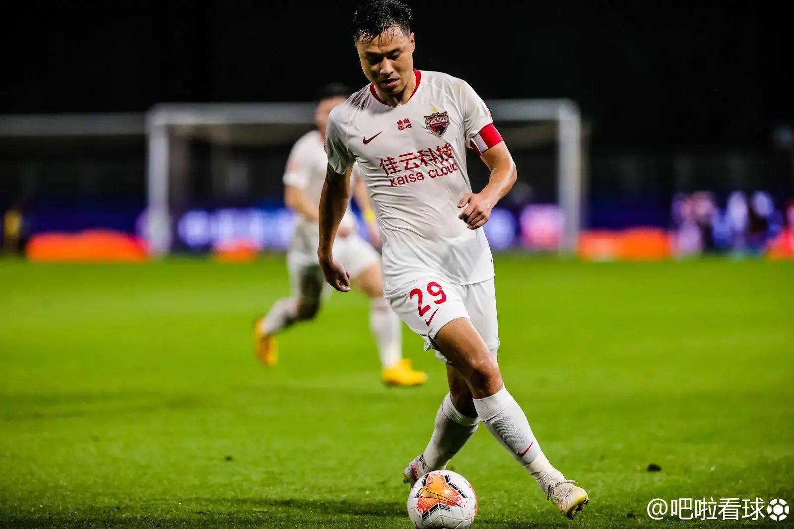 天意？后腰失意被国足名宿激活！香港小将路转粉是深圳生日惊喜