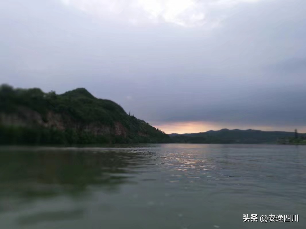 四川南充女孩怀念奶奶：寄天堂花开的地方