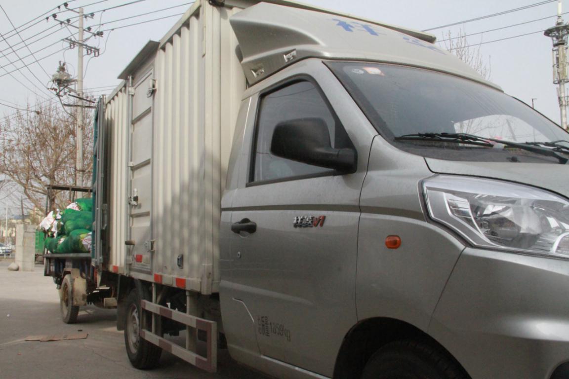 邢凡说：福田祥菱V1挺好用于超市配送很满意